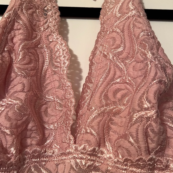 Beautiful Bebe lace halter top - Picture 4 of 9